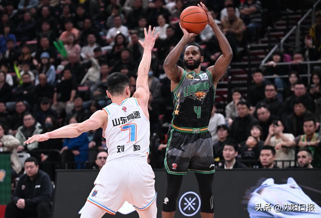 辽宁男篮大胜山东男篮，实现全面反扑