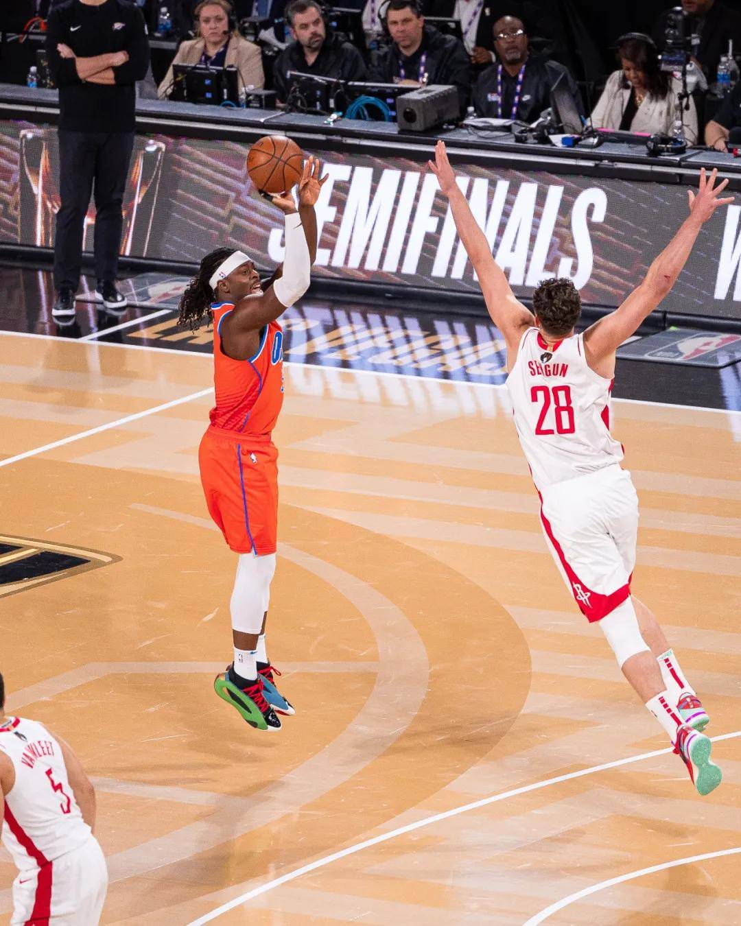 包含火箭大将复出——隆多重返球场令对手不敢轻视的词条