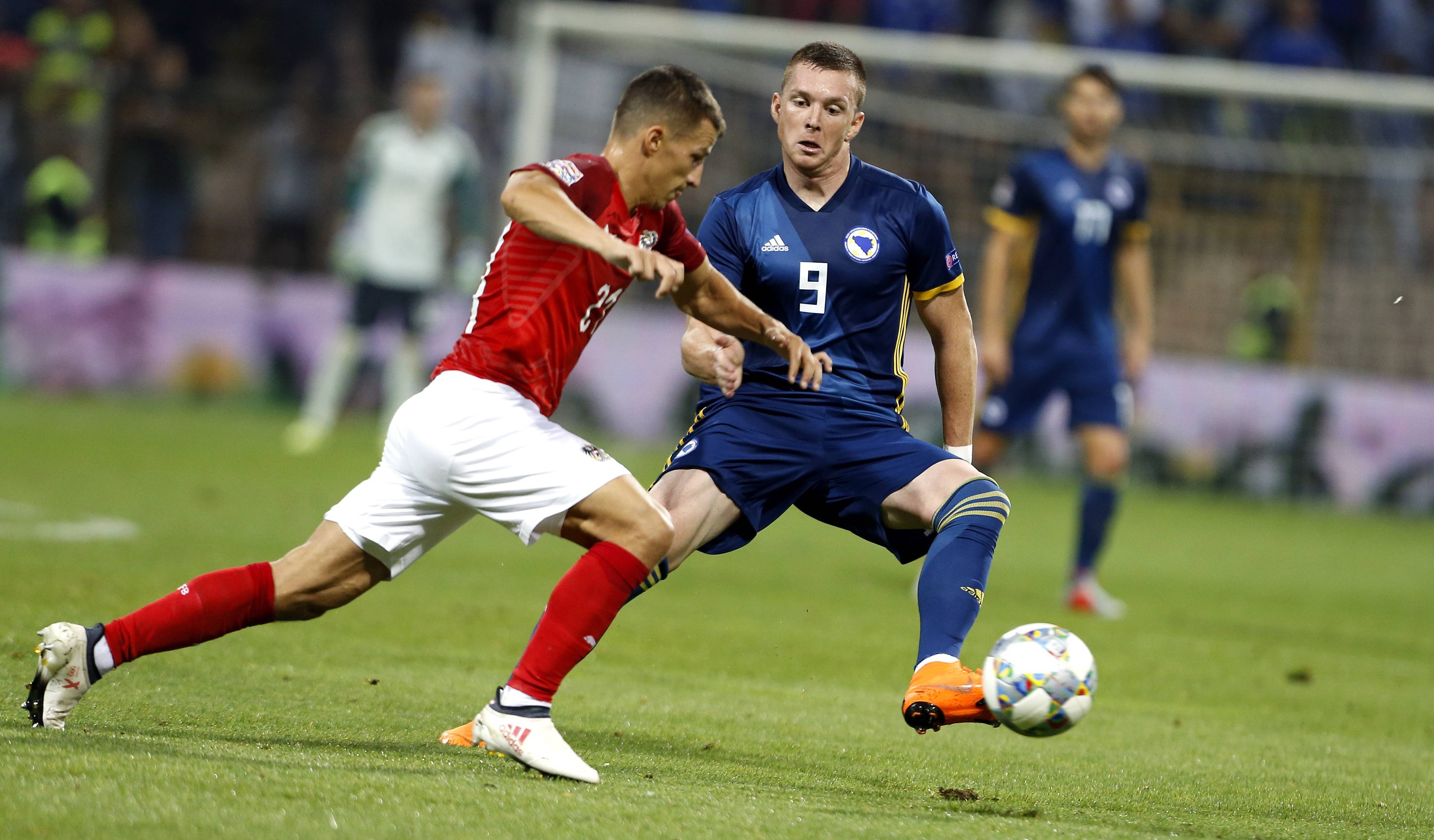 开云体育在线-双方球队在激烈的角逐中寻求胜利