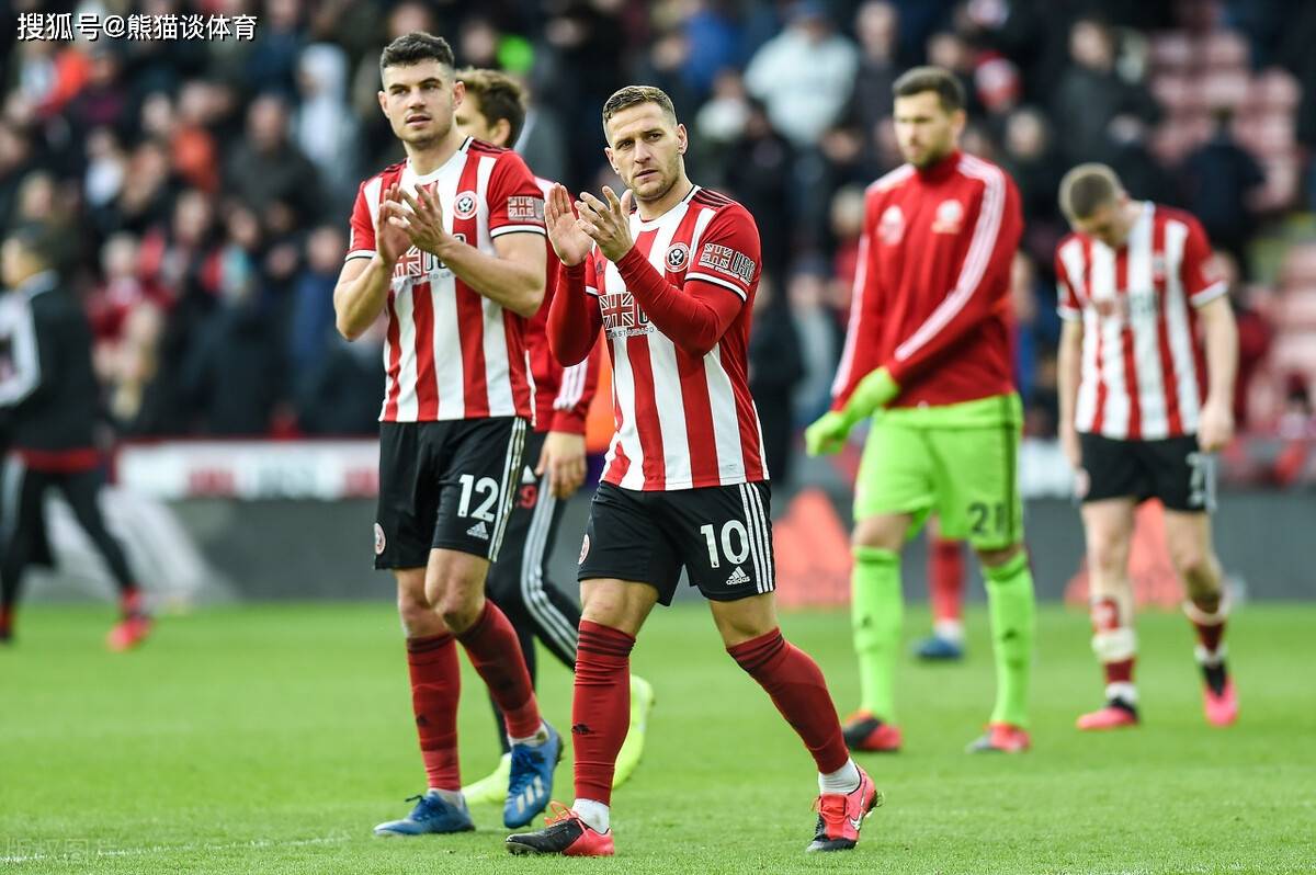 开云官网-防守体系完备，曼联稳固榜首位置的简单介绍