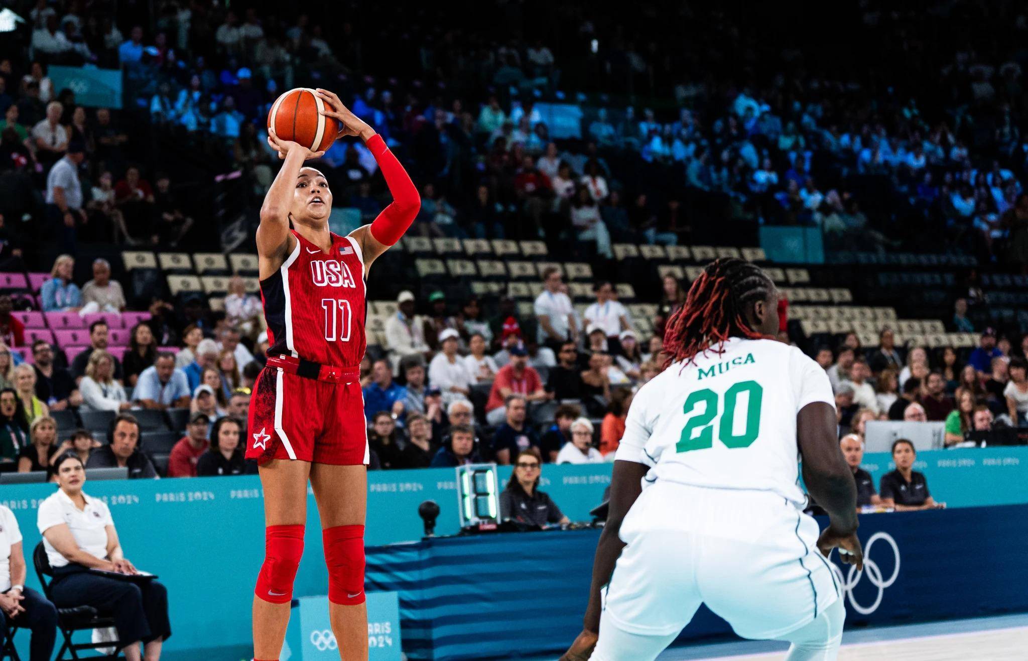 包含美国篮球巨星风采不减，表现精彩轮番呈现的词条