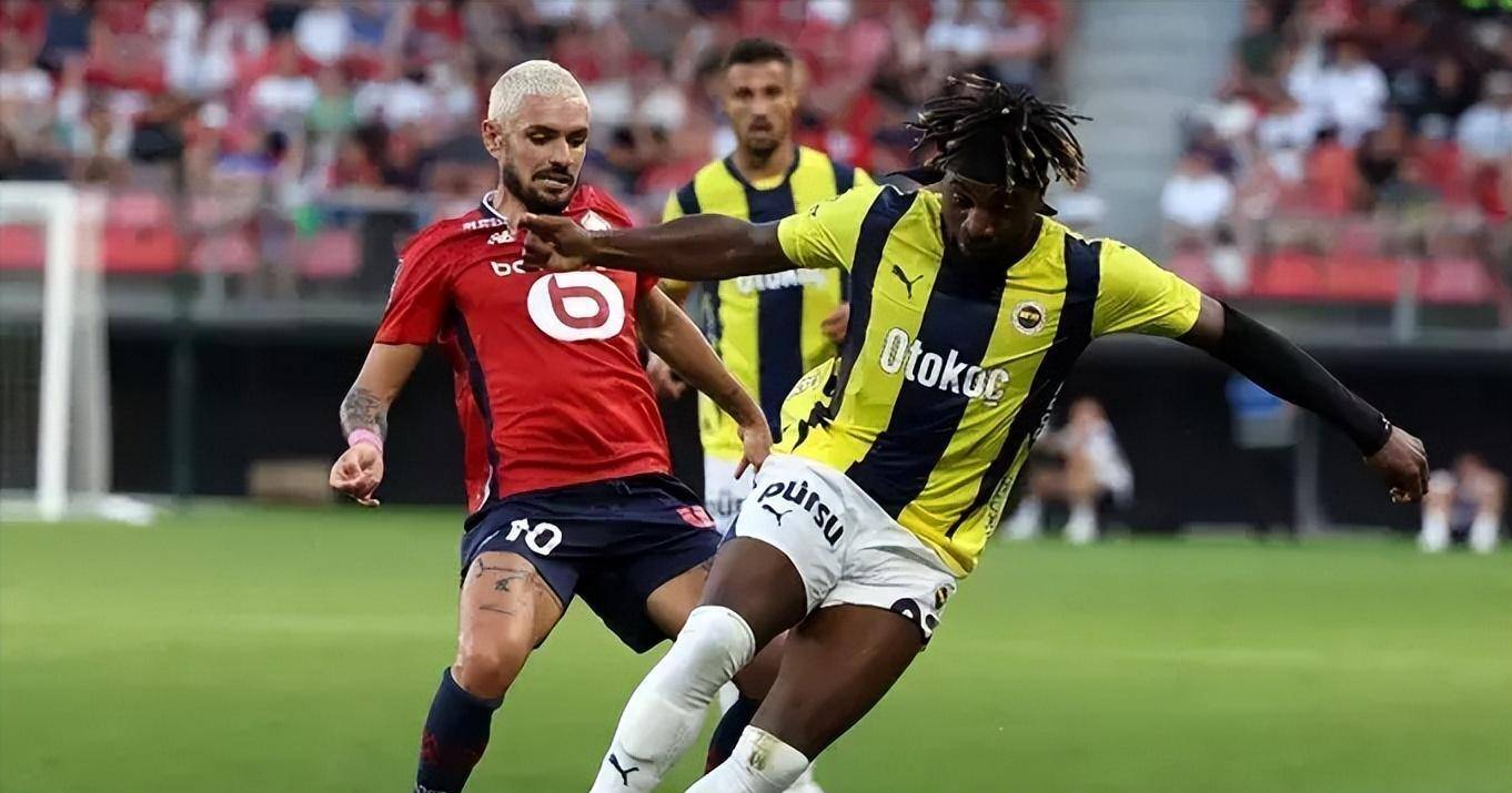 开云体育中国-里尔俱乐部球员集中训练，做好战术部署