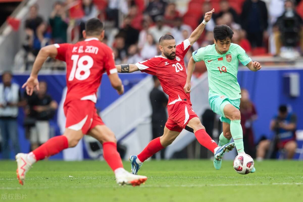 包含塔吉克斯坦球队豪取一胜，提高出线机会的词条