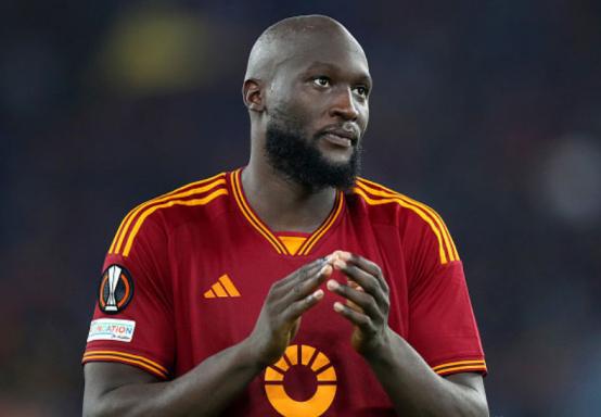 卢卡库连续进球，助曼联脱颖而出