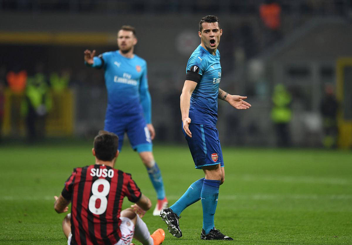 包含AC米兰遭遇挑战，压力巨大的词条