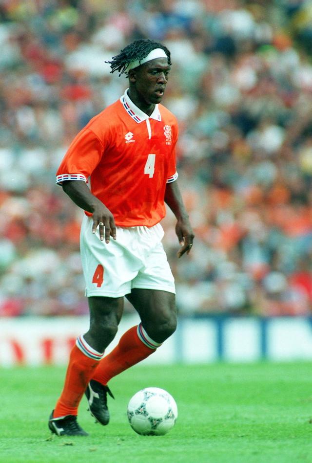 包含荷兰队主场全取三分，士气高昂的词条