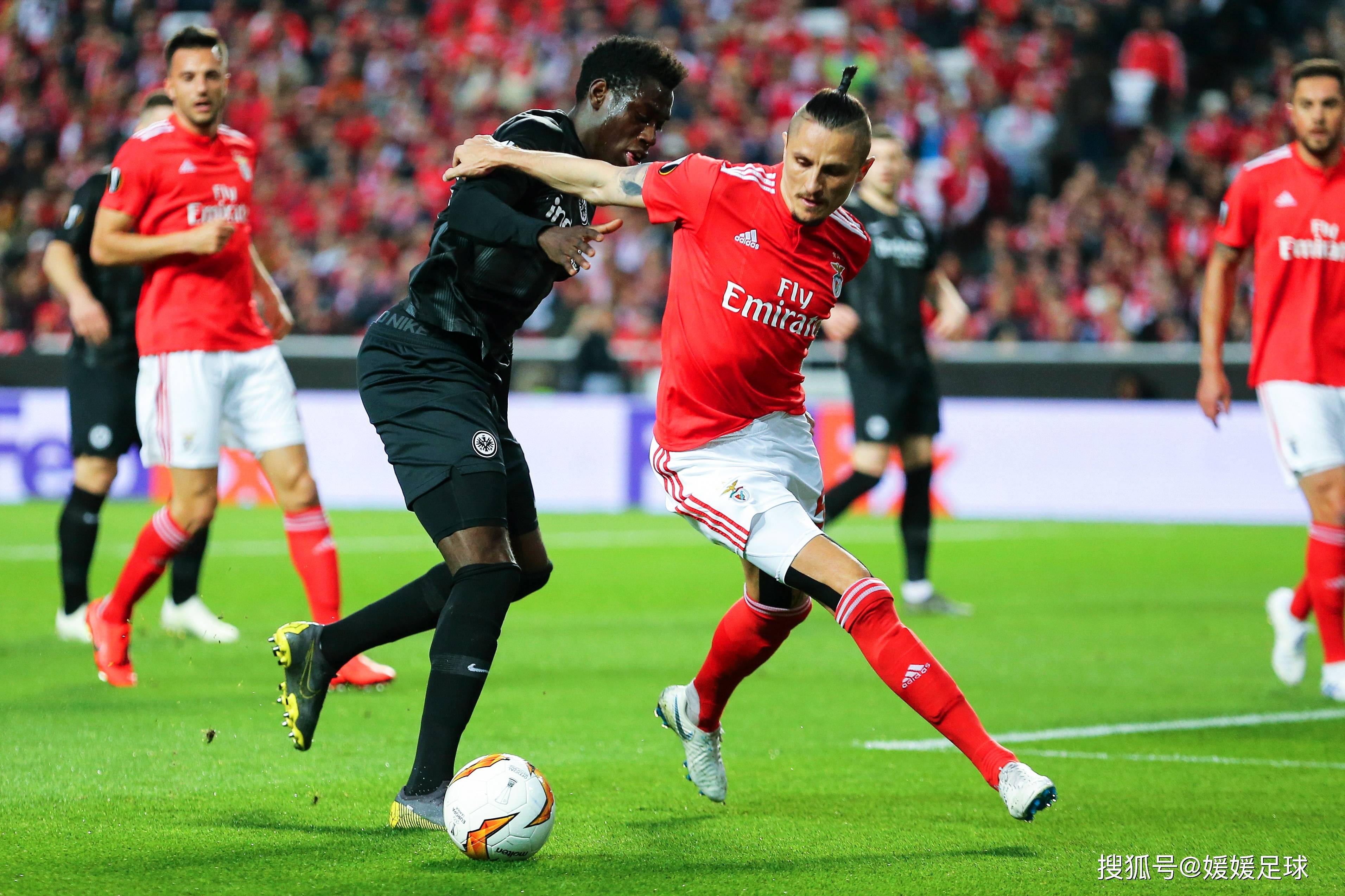 关于精彩呈现，全球足球赛事掀起狂潮！的信息