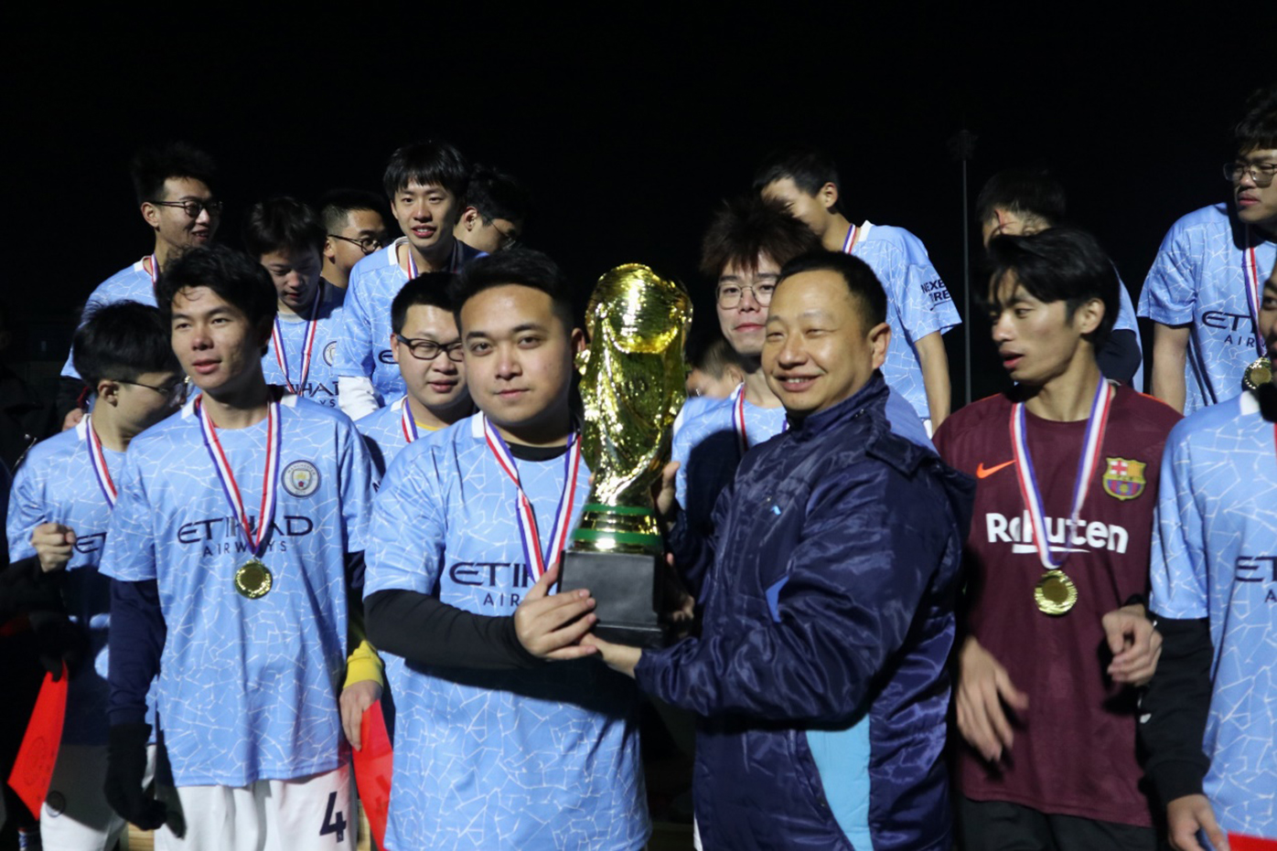 运动员团结一心谱写胜利篇章