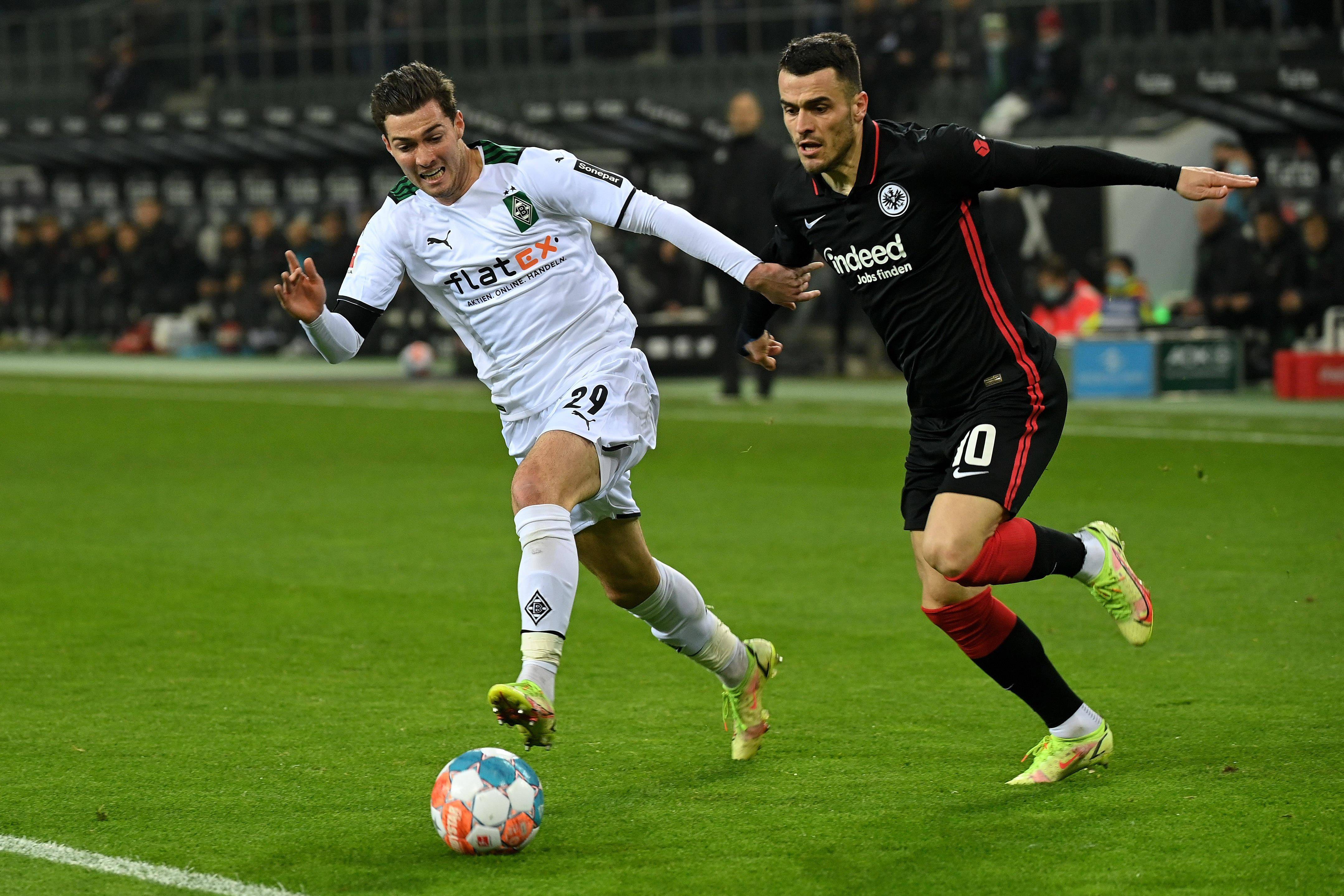 关于门兴格拉德巴赫战术失误丢失分，球队遭遇危机的信息