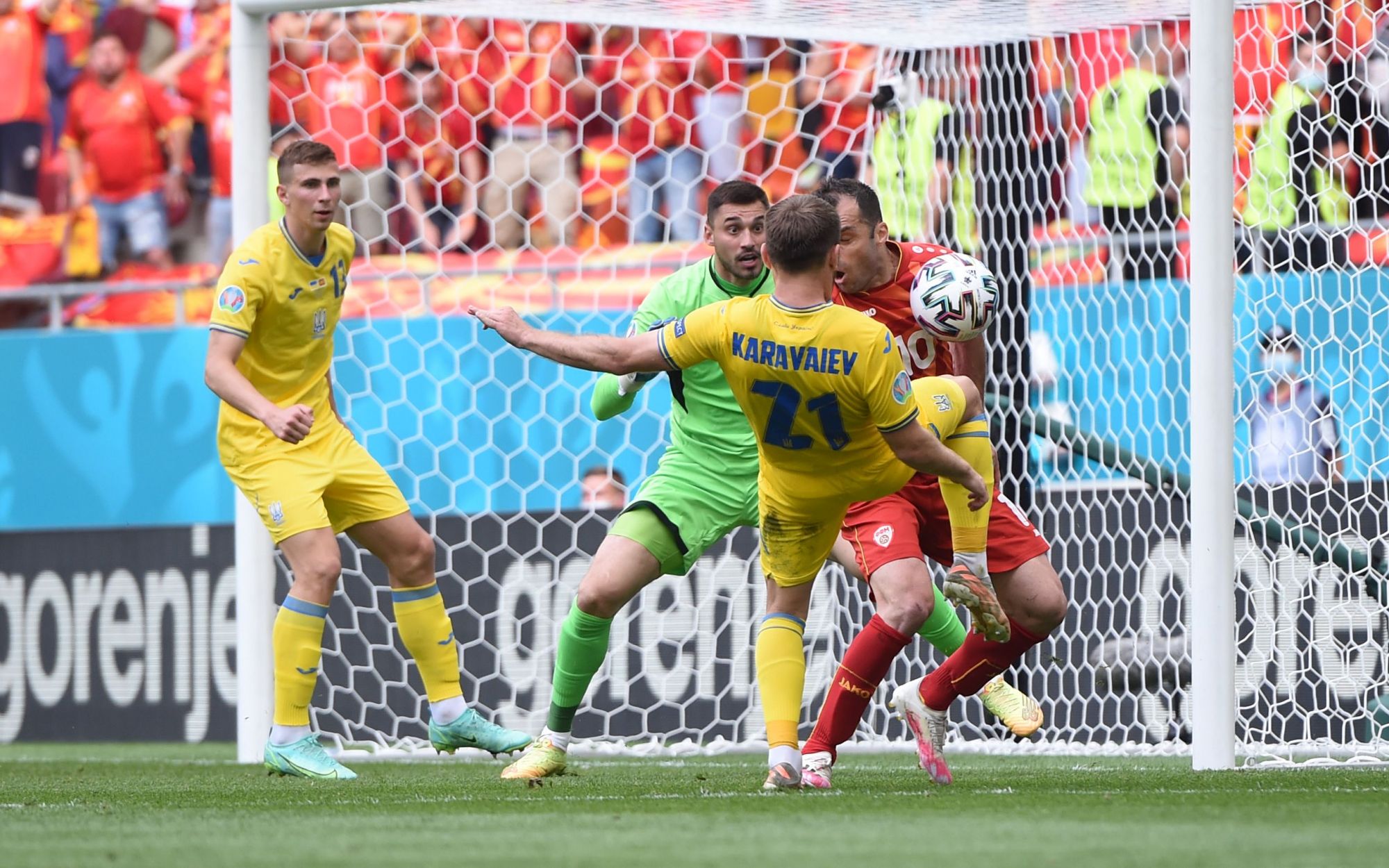 包含乌克兰队力克对手，领跑小组晋级日程的词条