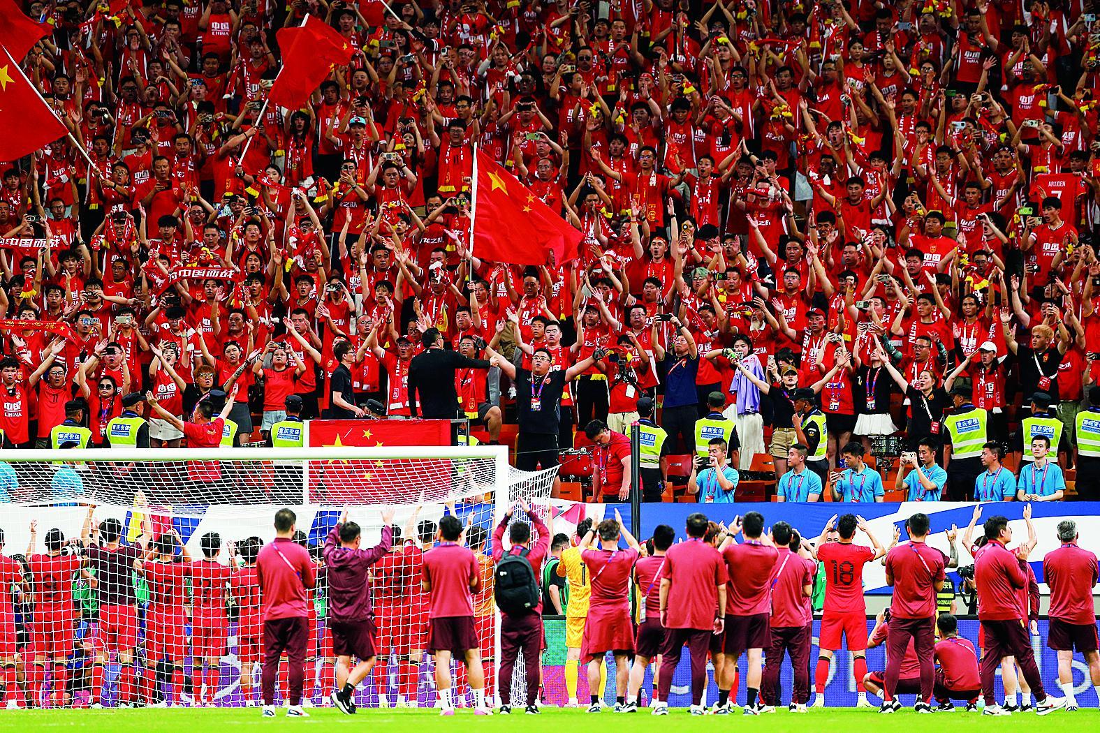 上海七一男篮战胜重庆队取得胜利