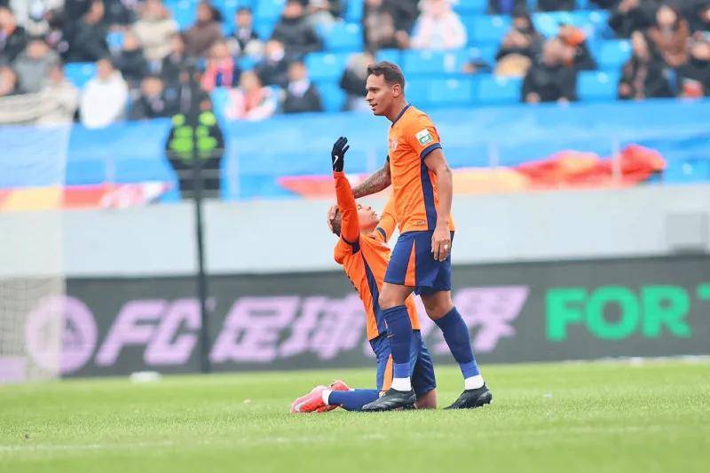 包含青岛队球员发挥亮眼，助球队取得胜利！的词条