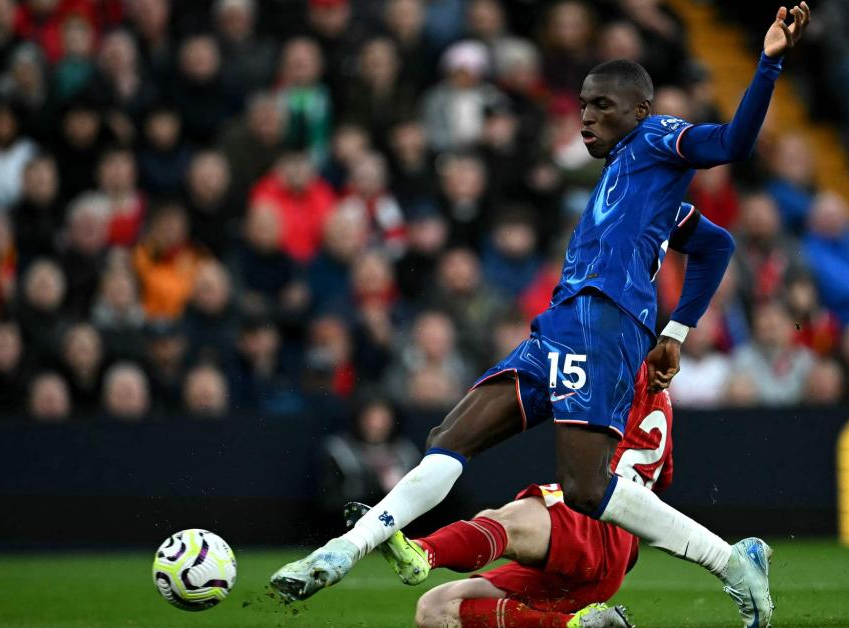 利物浦新帅上任后首次亮相，引领球队走出低谷