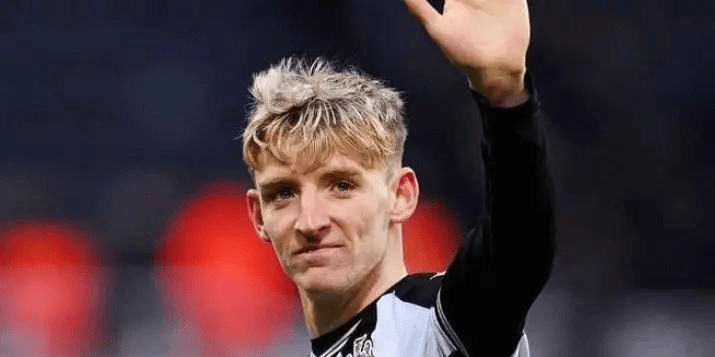 狼队客场逆袭阿斯顿维拉，取得胜利