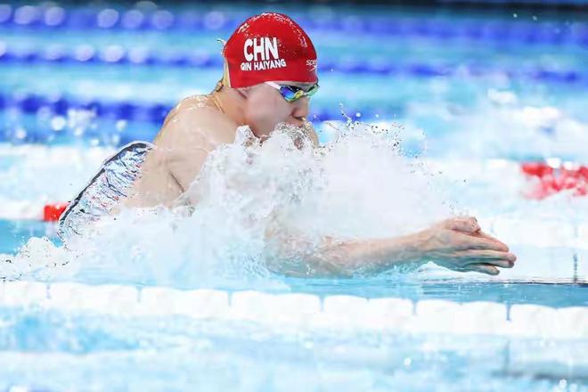 开云体育在线-美国游泳选手再创佳绩备战决赛