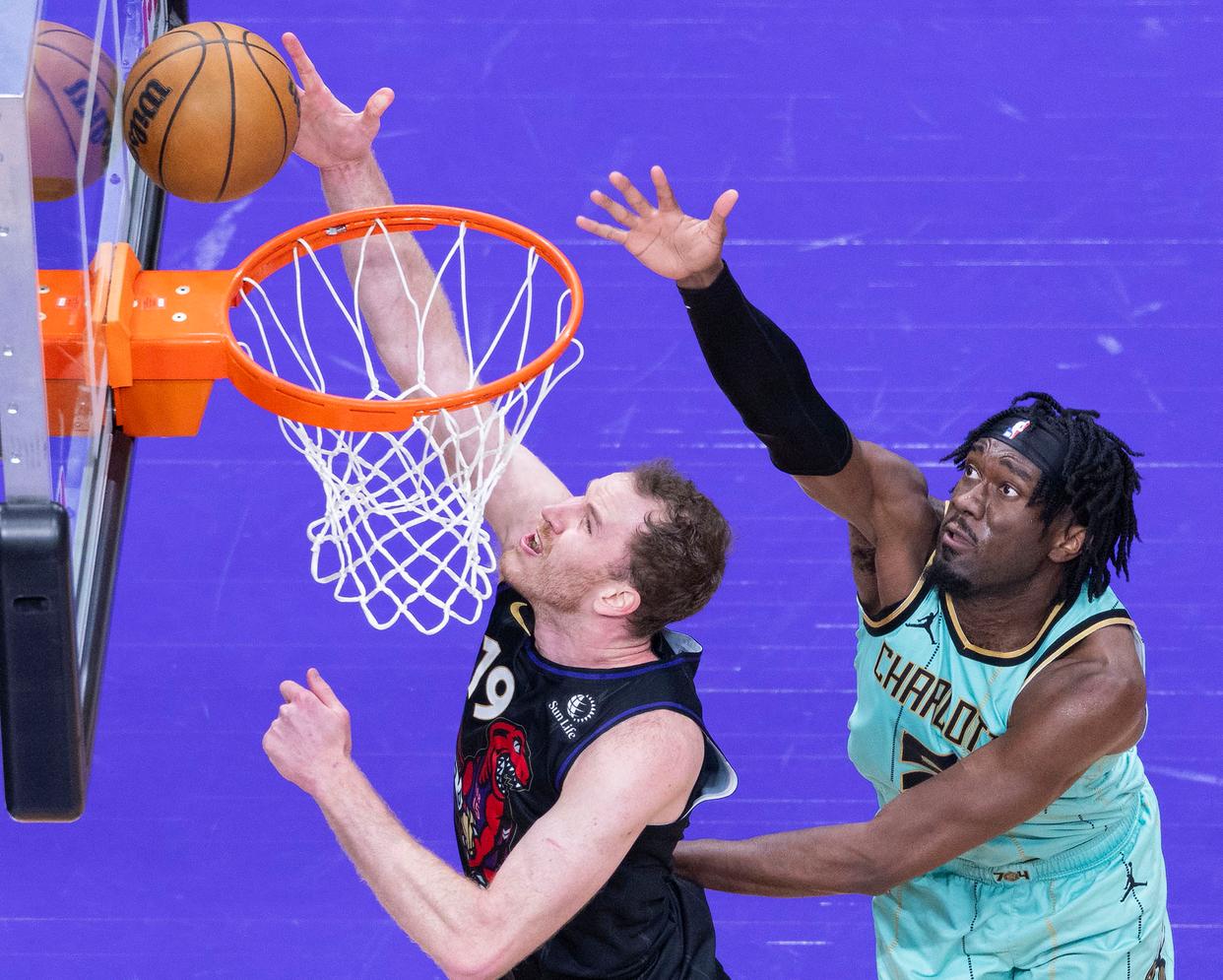 猛龙完胜意大利男篮，保罗绝境逆转的简单介绍