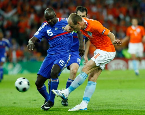 开云体育官网-中国完胜罗马，罗本送出助攻