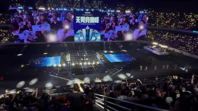 开云体育-场面火爆！英雄联盟观众席沸腾不已的简单介绍