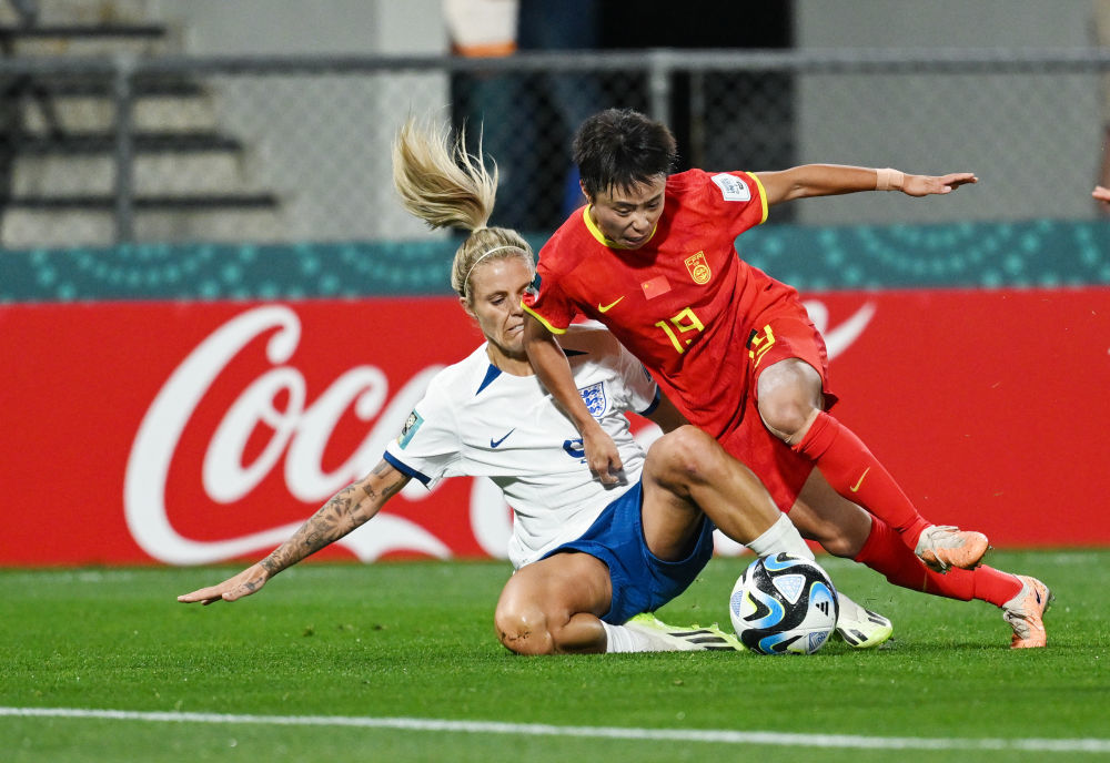 英格兰队鏖战瑞典队，王皓状态火热