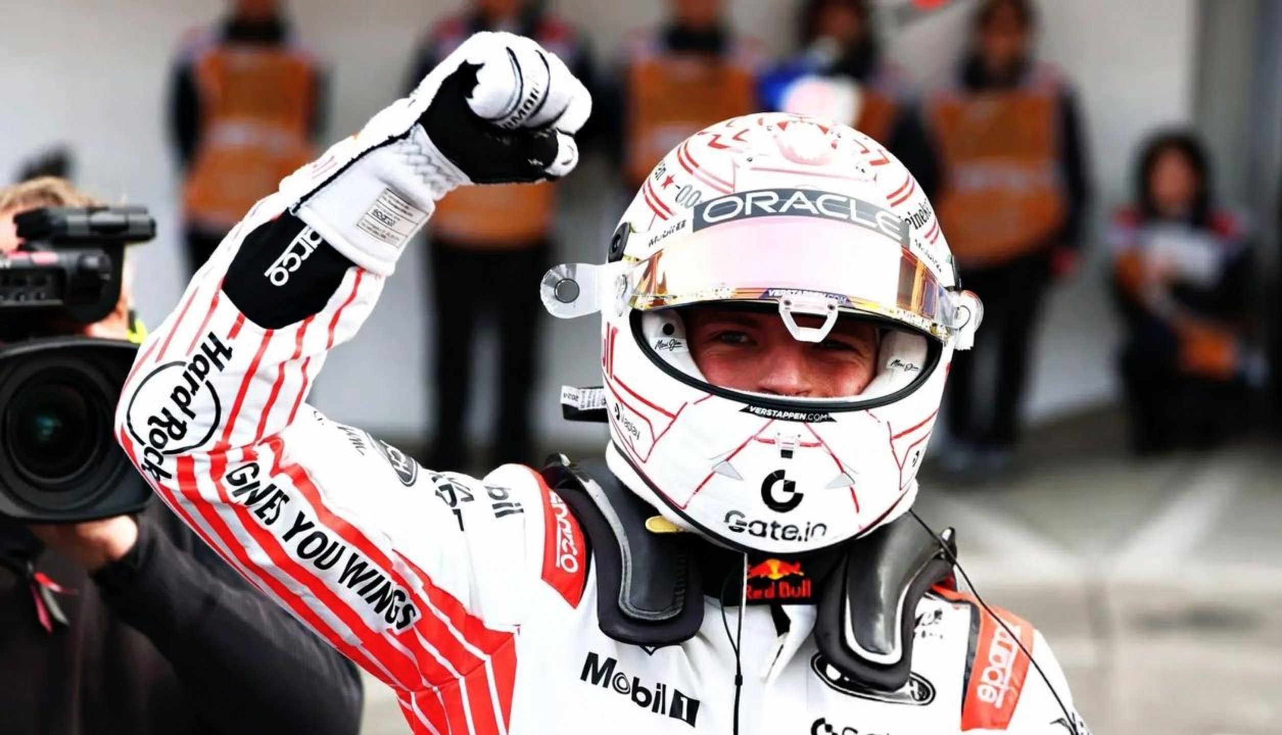 雷诺车队翻盘红牛车队，佩雷兹点燃赛场