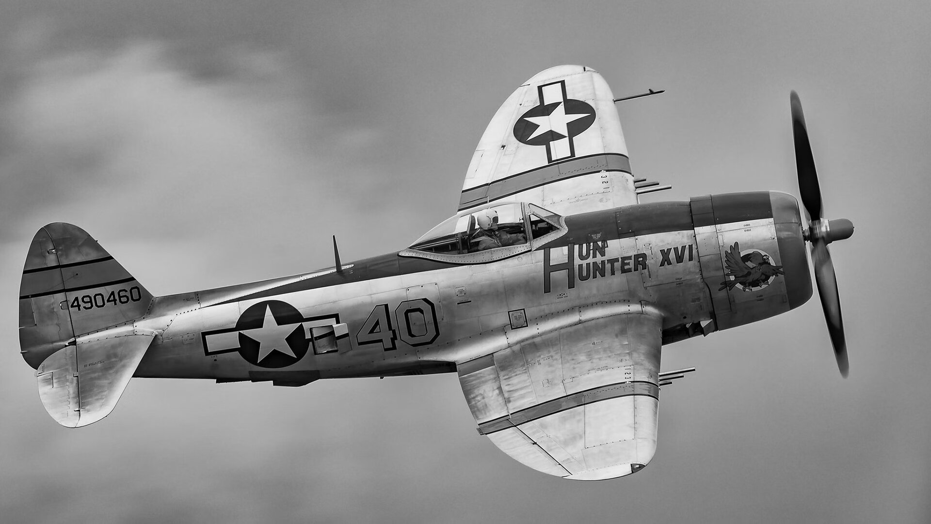 开云体育官网-双重奏，赛道上的硝烟与绿茵场的惊雷