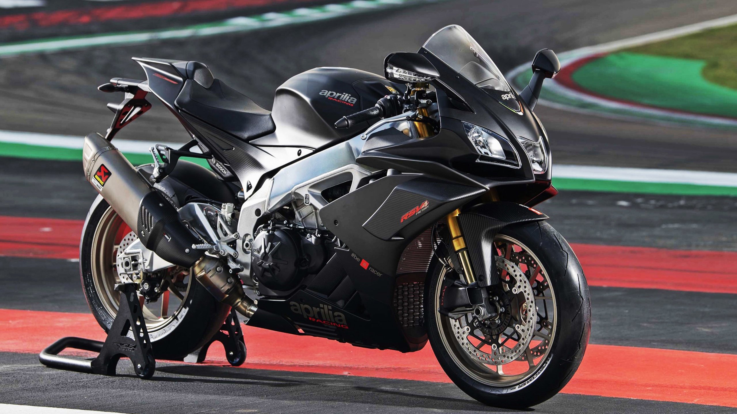 黑马奔腾！拉亚爆发助尼日利亚斩落欧冠奇迹勒沃库森